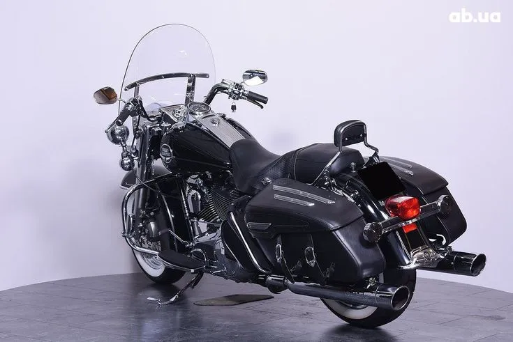 Harley-Davidson Touring Image 8